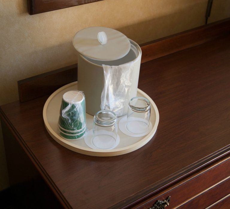 10 Things ALL Travelers Should Do When Checking Into A Hotel Room