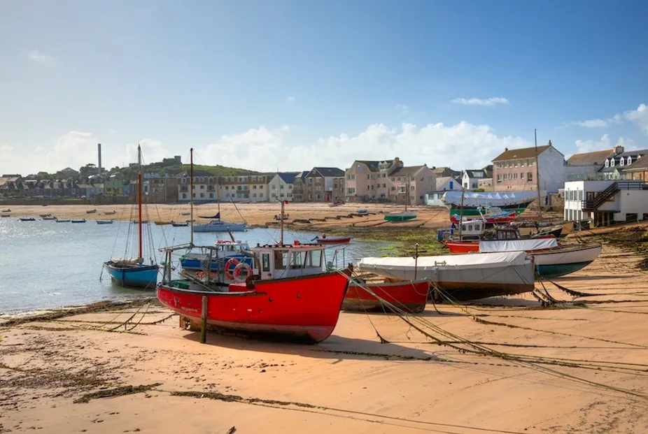 isles of scilly is the warmest place in England and the UK during winter
