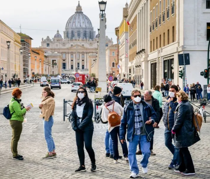 Rome tourists masks