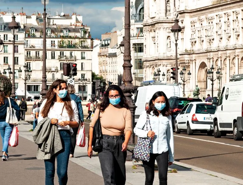 france tourists masks