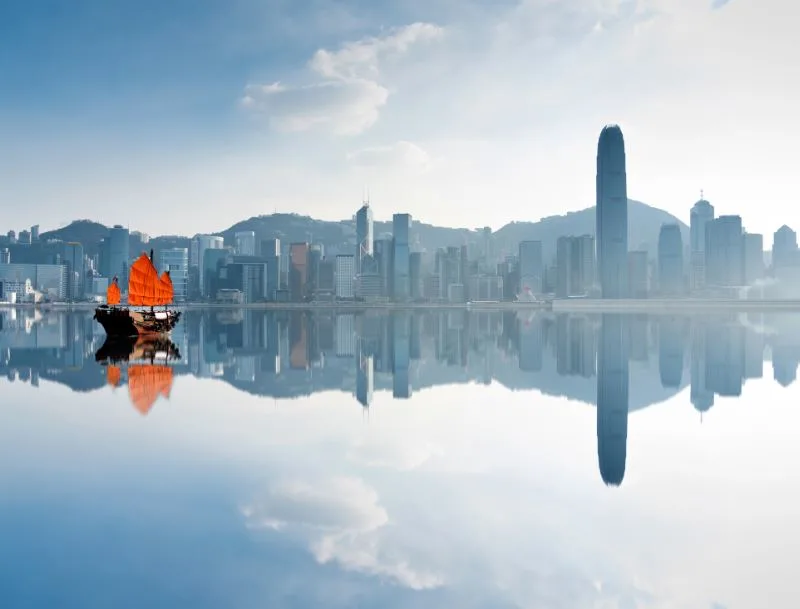 hong kong junk boat skyline