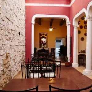 dining area of hostel and hotel Casa Garza in Merida