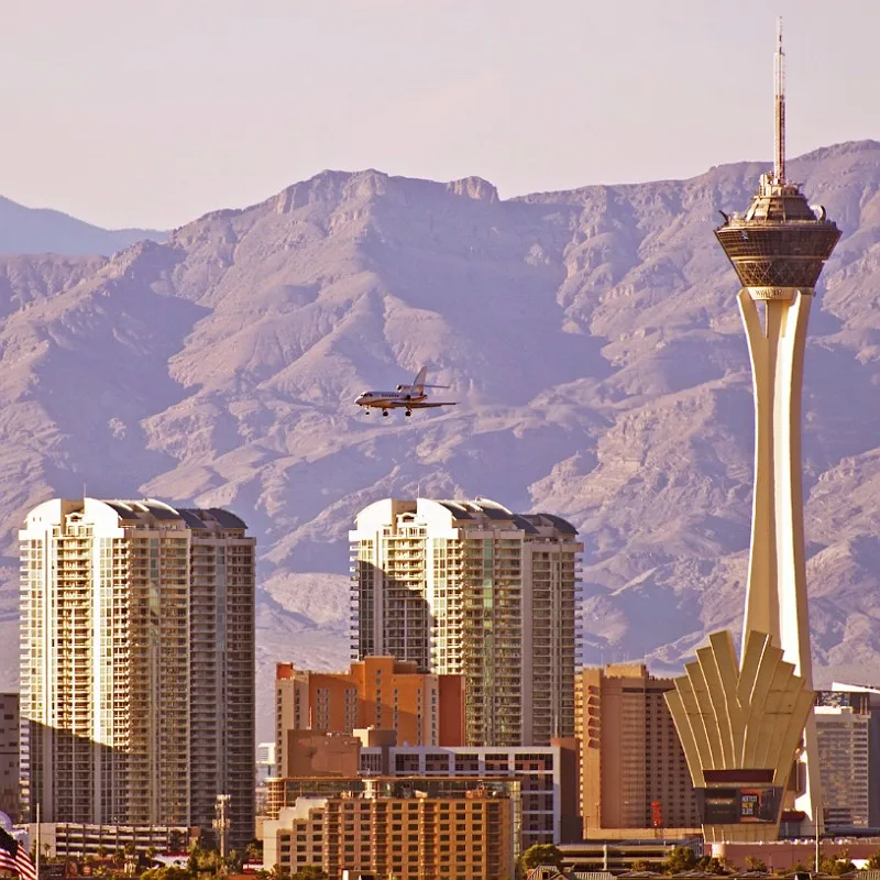 Plane Landing in Las Vegas