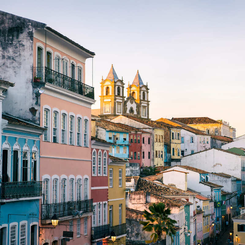 Färgglada koloniala byggnader i Pelourinho, Salvador De Bahias historiska centrum, Bahia, Brasilien