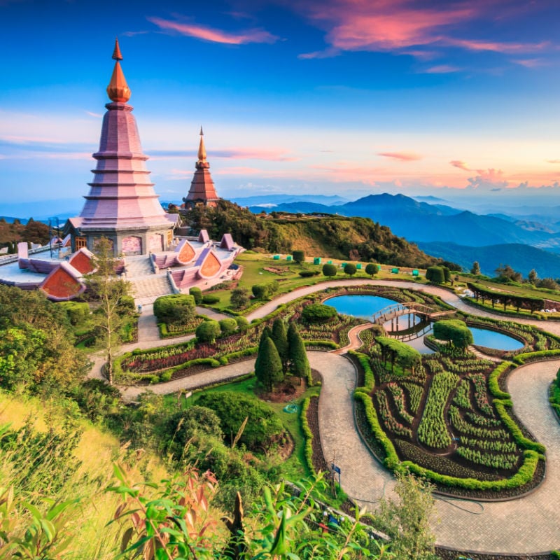 Tempel och trädgårdar på ett berg i Chiang Mai, Thailand