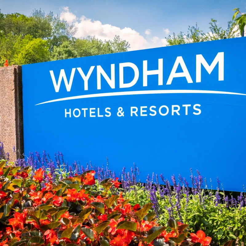 wyndham hotel sign