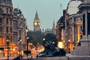 Street view of Trafalgar Square at night in London.
