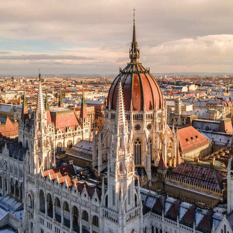 Aerial photo of the Hungarian Parliament in the pest -side of Budapest, Hungary, Midden -Oost -Europa