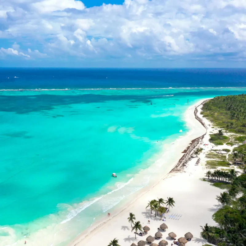 nice-day-at-maroma-beach-in-playa-del-carmen
