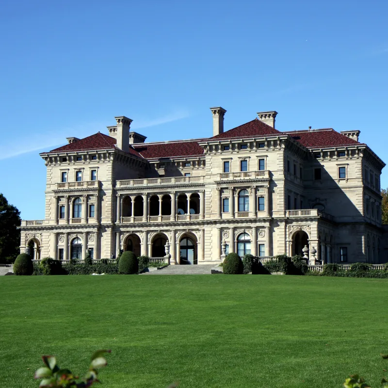 mansion in newport r.i.