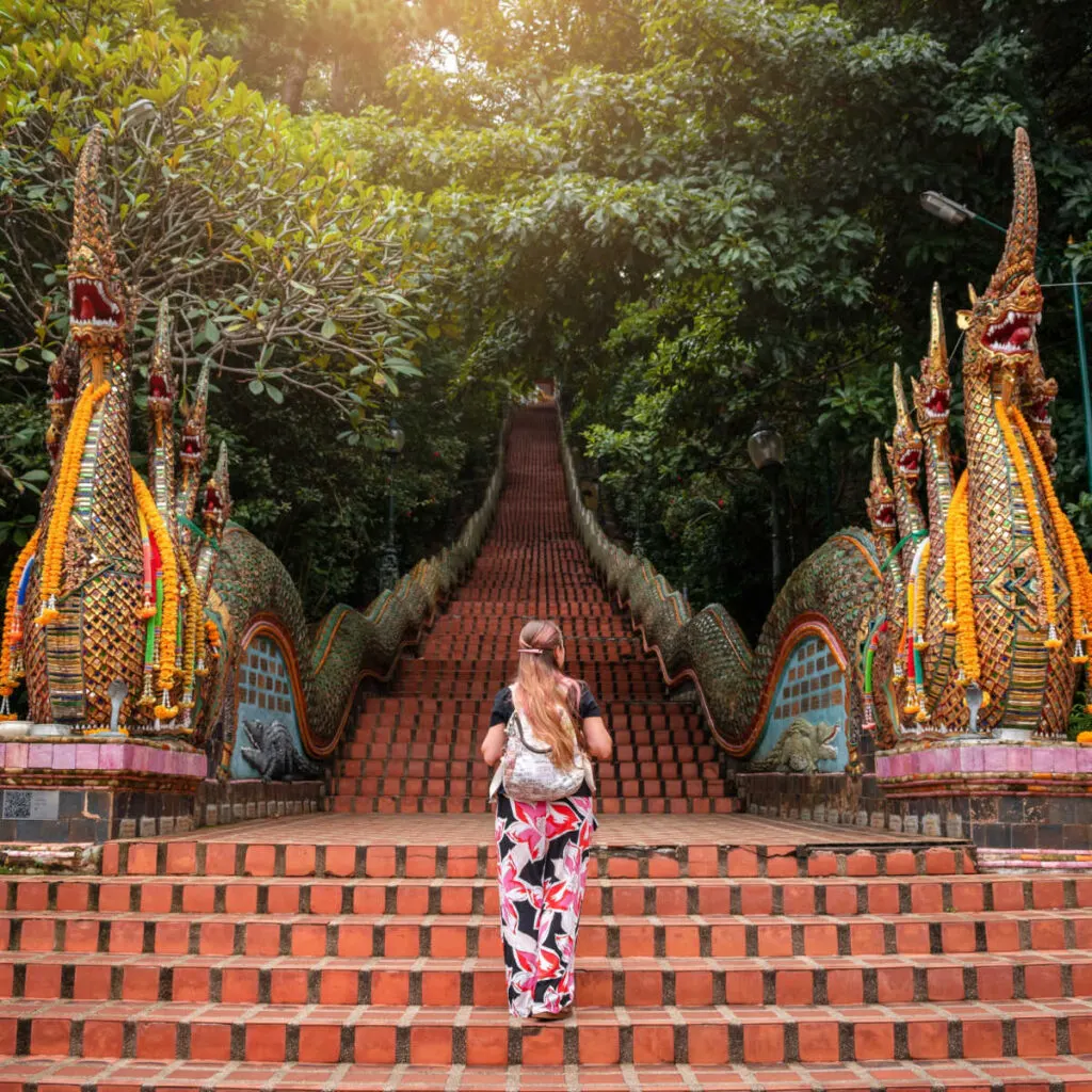 Tourist-entering-temple-in-Chiang-Mai