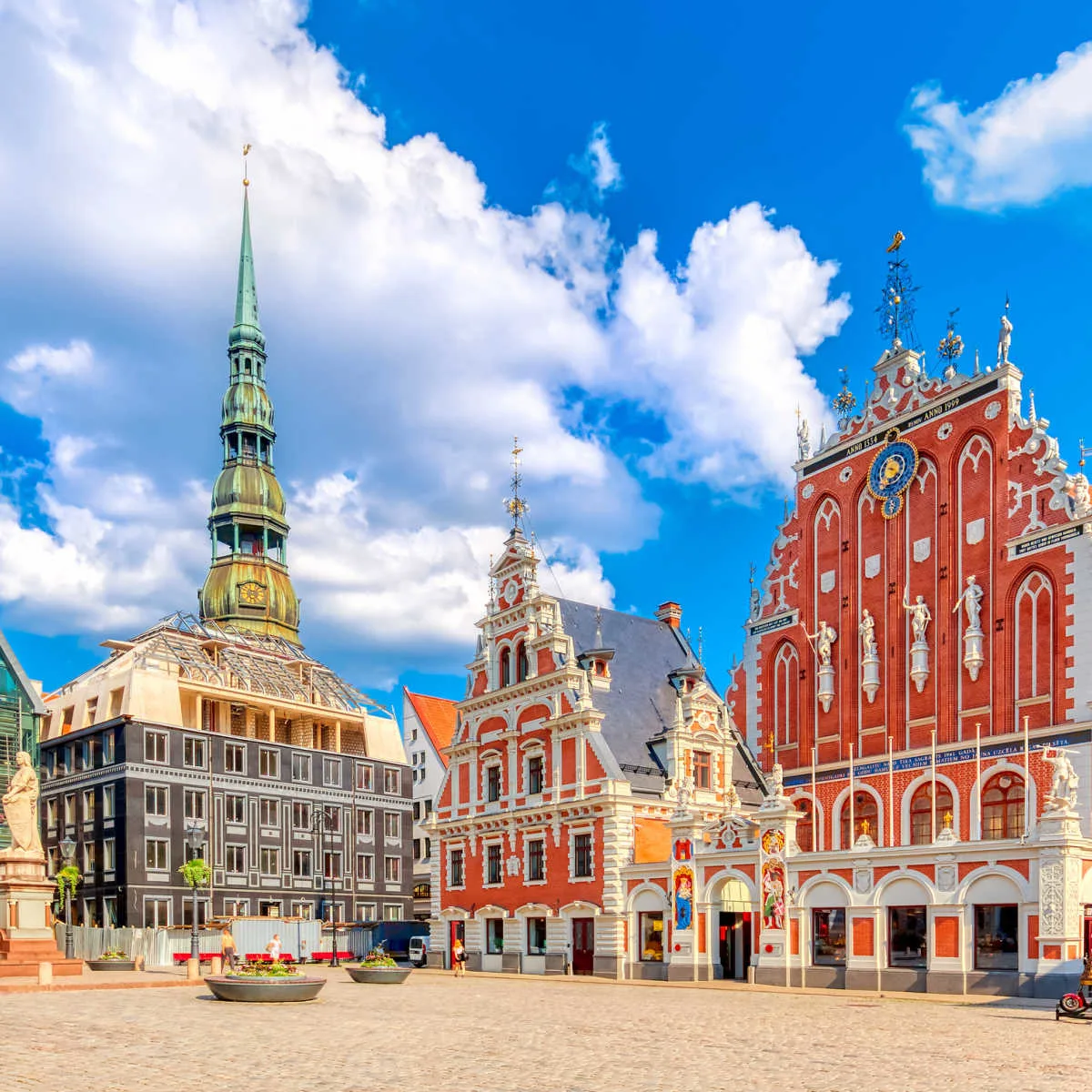 Vibrant-Riga-city-center-on-nice-day