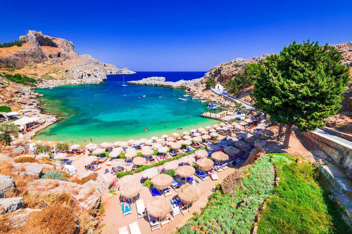 ancient-ruins-turquoise-bays-why-fall-is-the-best-time-to-visit