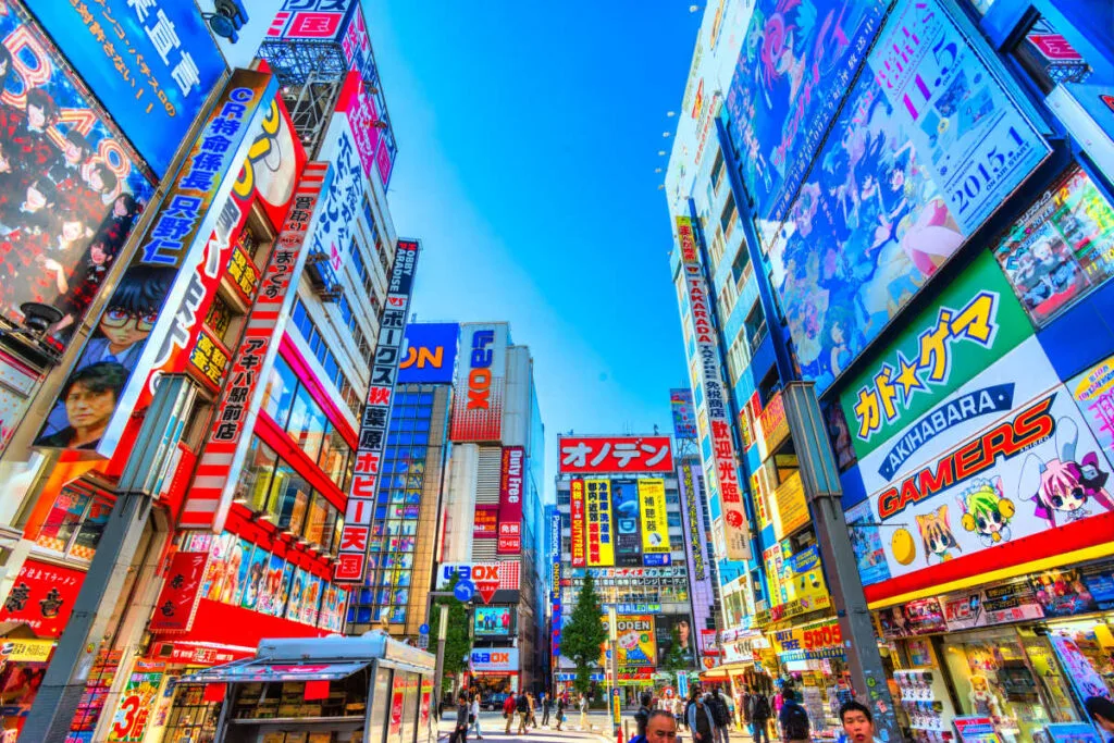 People-strolling-past-vibrant-buildings-in-Tokyo