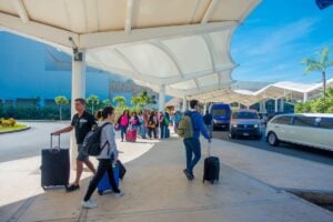 Cancun Airport Officially Bans Uber––Here's 3 Ways To Avoid The Overpriced Taxis