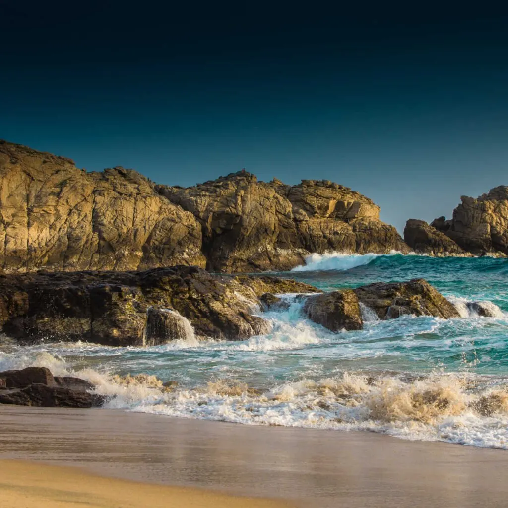 Mazuntes-vivid-blue-waters