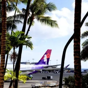 Hawaiian-Airline-plane-in-Honolulu