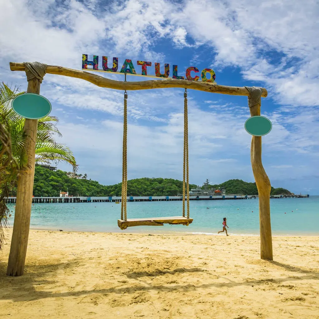 Huatulco-banner-on-scenic-beach