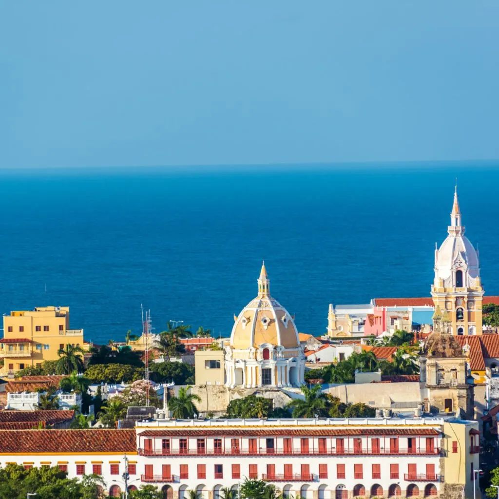 Bâtiments coloniaux de Cartagina qui ont été retirés par la mer des Caraïbes