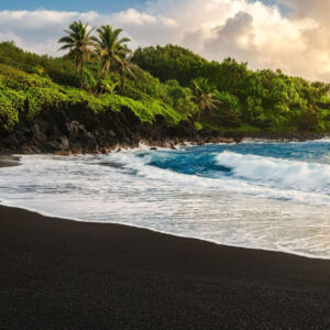 Punaluʻu Black Sand Beach - Hilo, Hawaii
