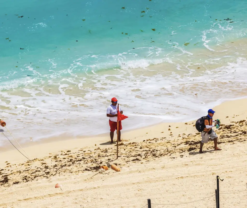 Layuard-Stands-or-Red-flag-on-Cancun-Beach.jpg