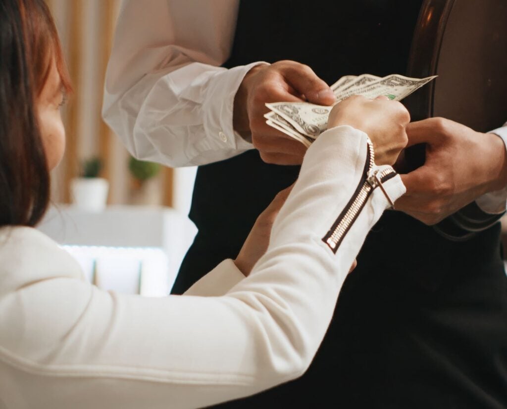 Tipping server in restaurant