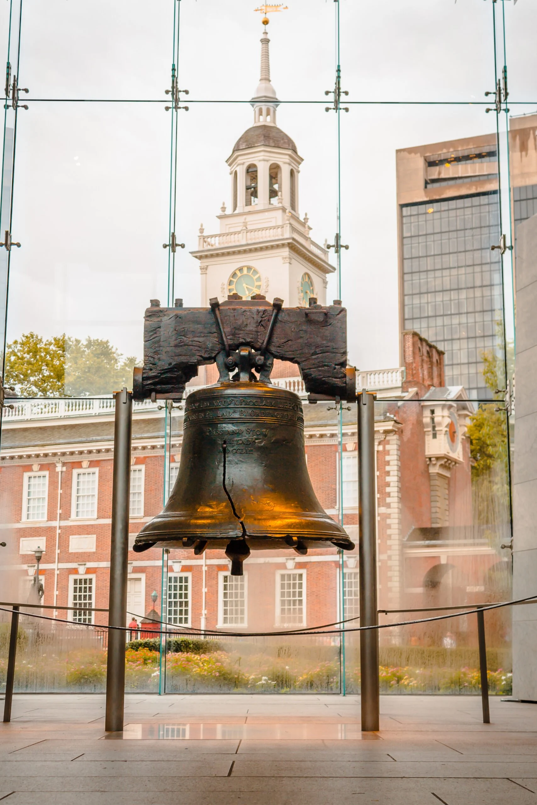 Cracked Liberty Bell - Philadelphia, PA