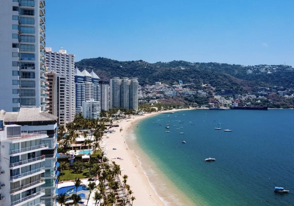 Acapulco beach quiet due to crime 