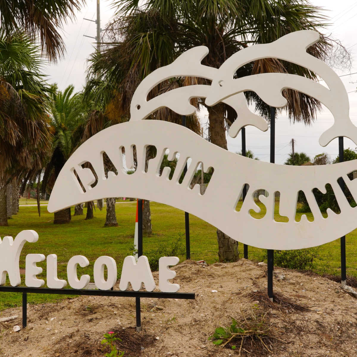 Dauphin island welcome sign