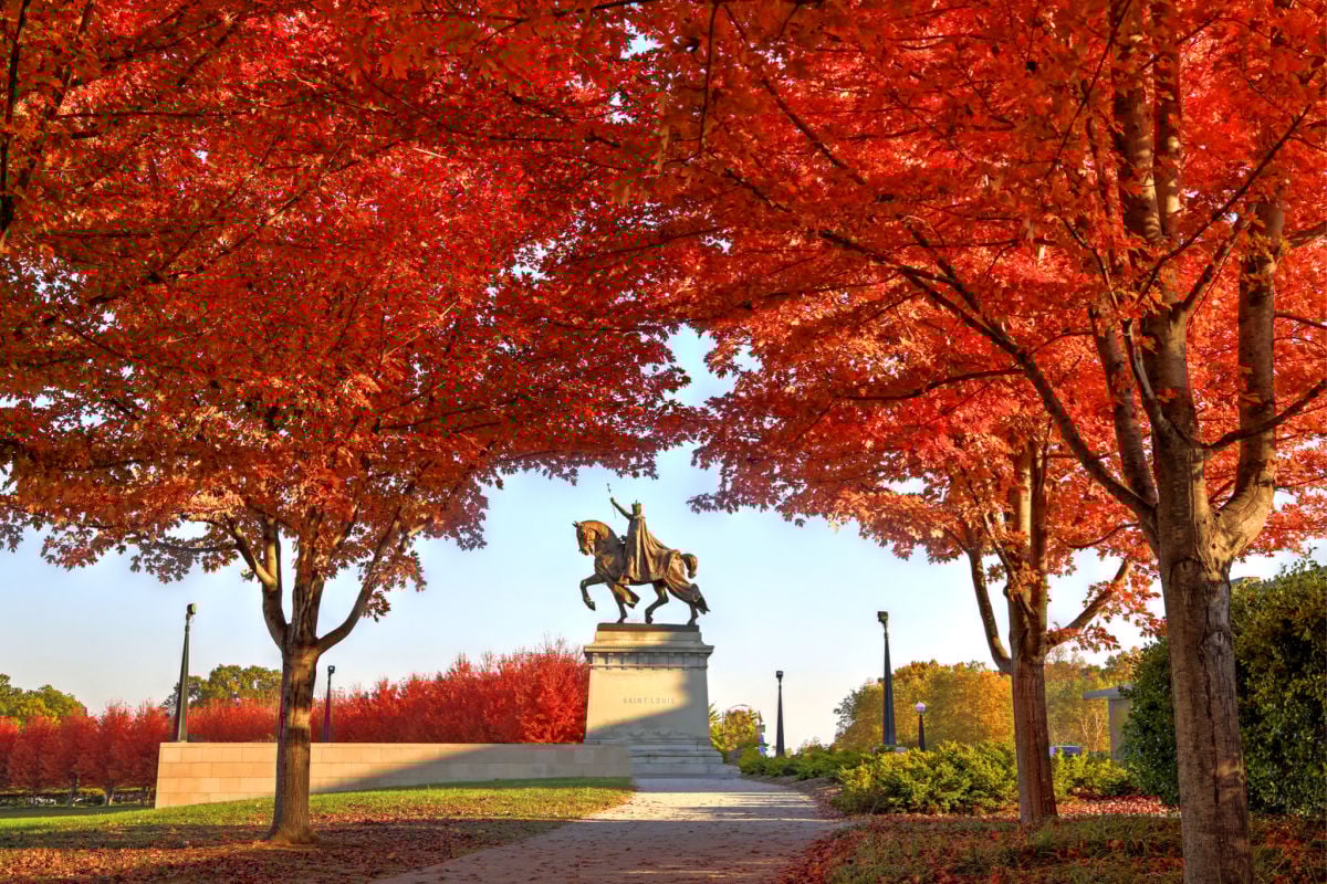 This Cheap U.S. City Hyped As One Of The Midwest’s Most Beautiful Fall Getaways