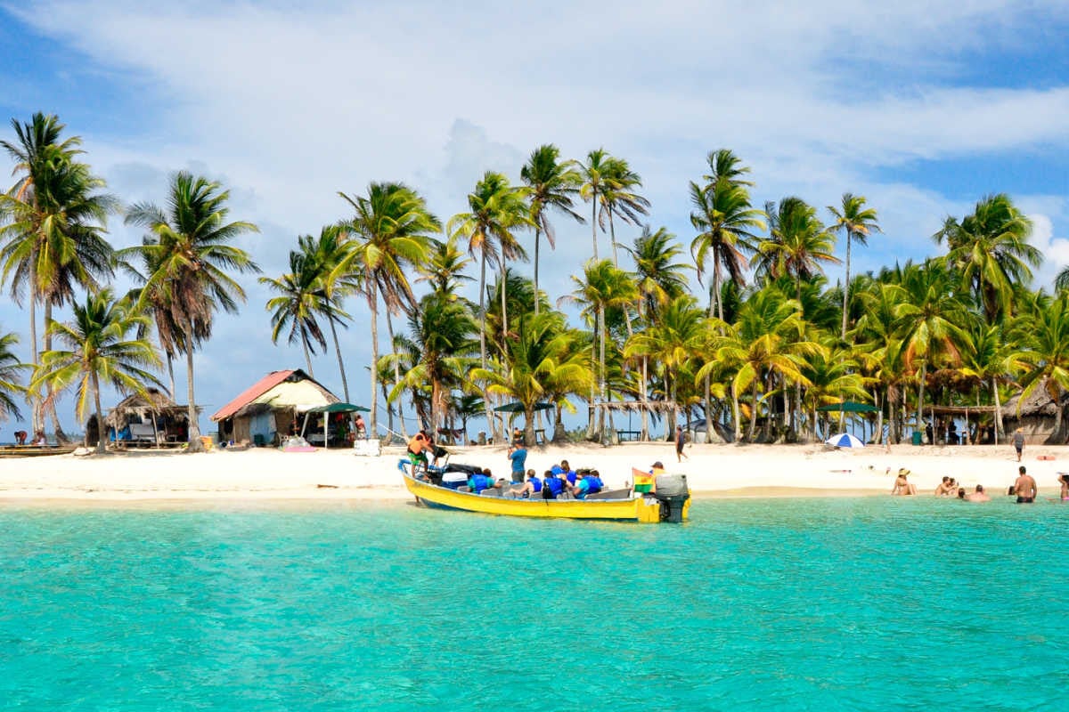 Tourists arriving to San Blas, Panama
