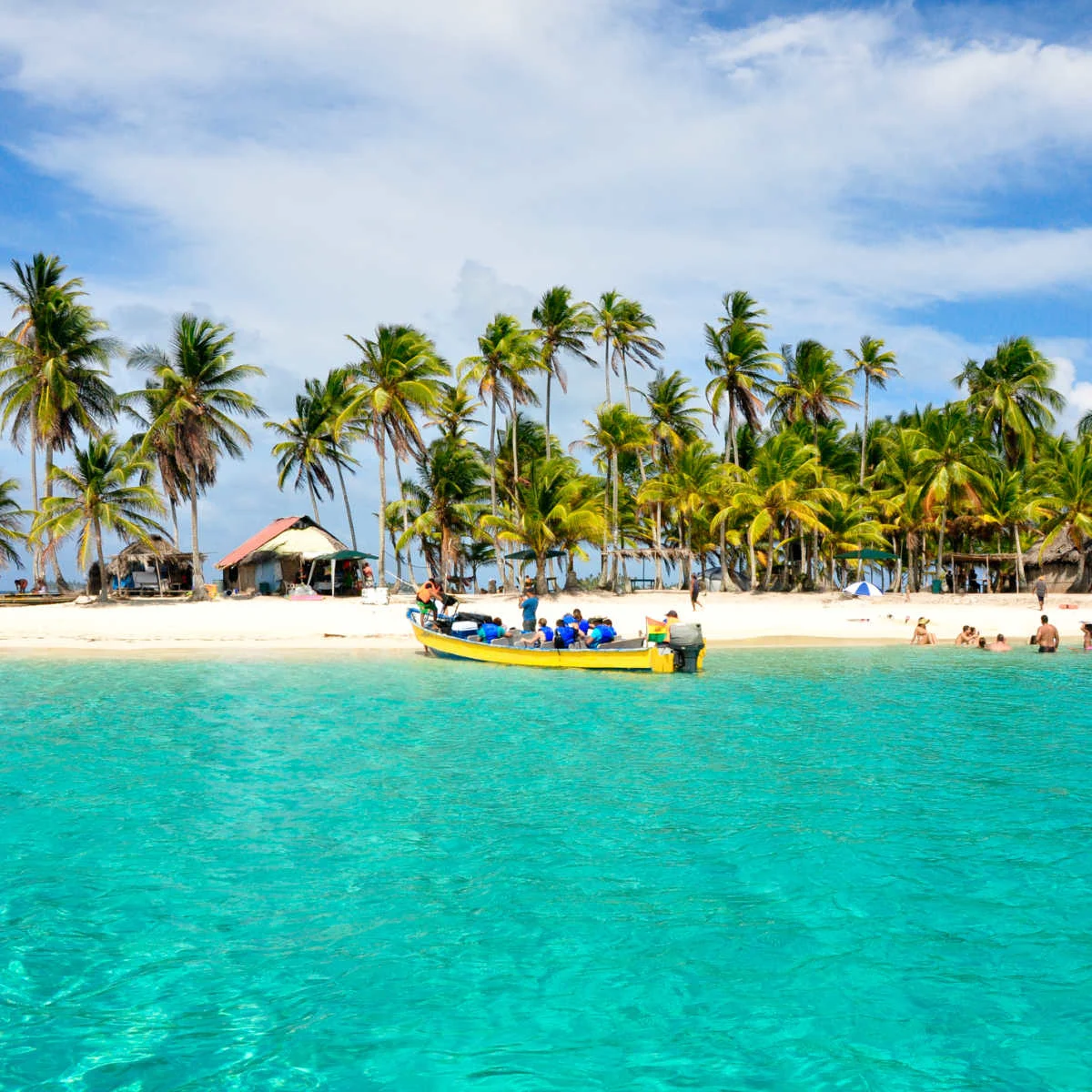 Tourists arriving to San Blas, Panama