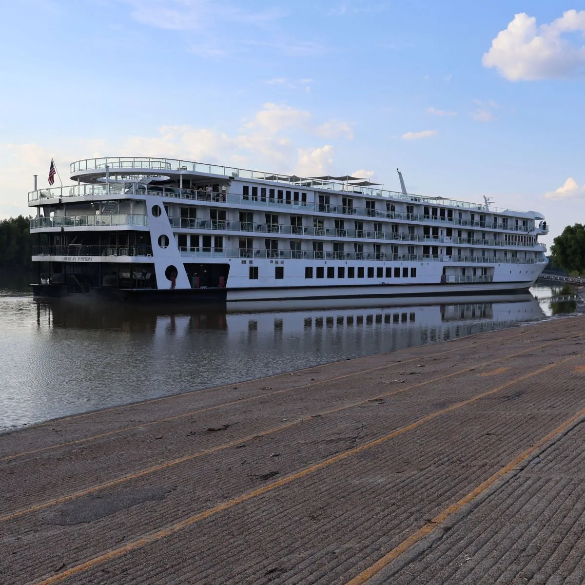 American Symphony River Boat at Vicksburg