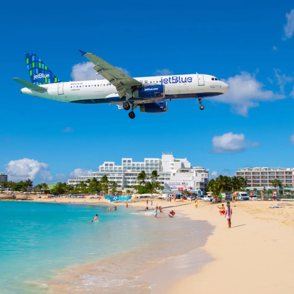 JetBlue flying low  in St. Maarten