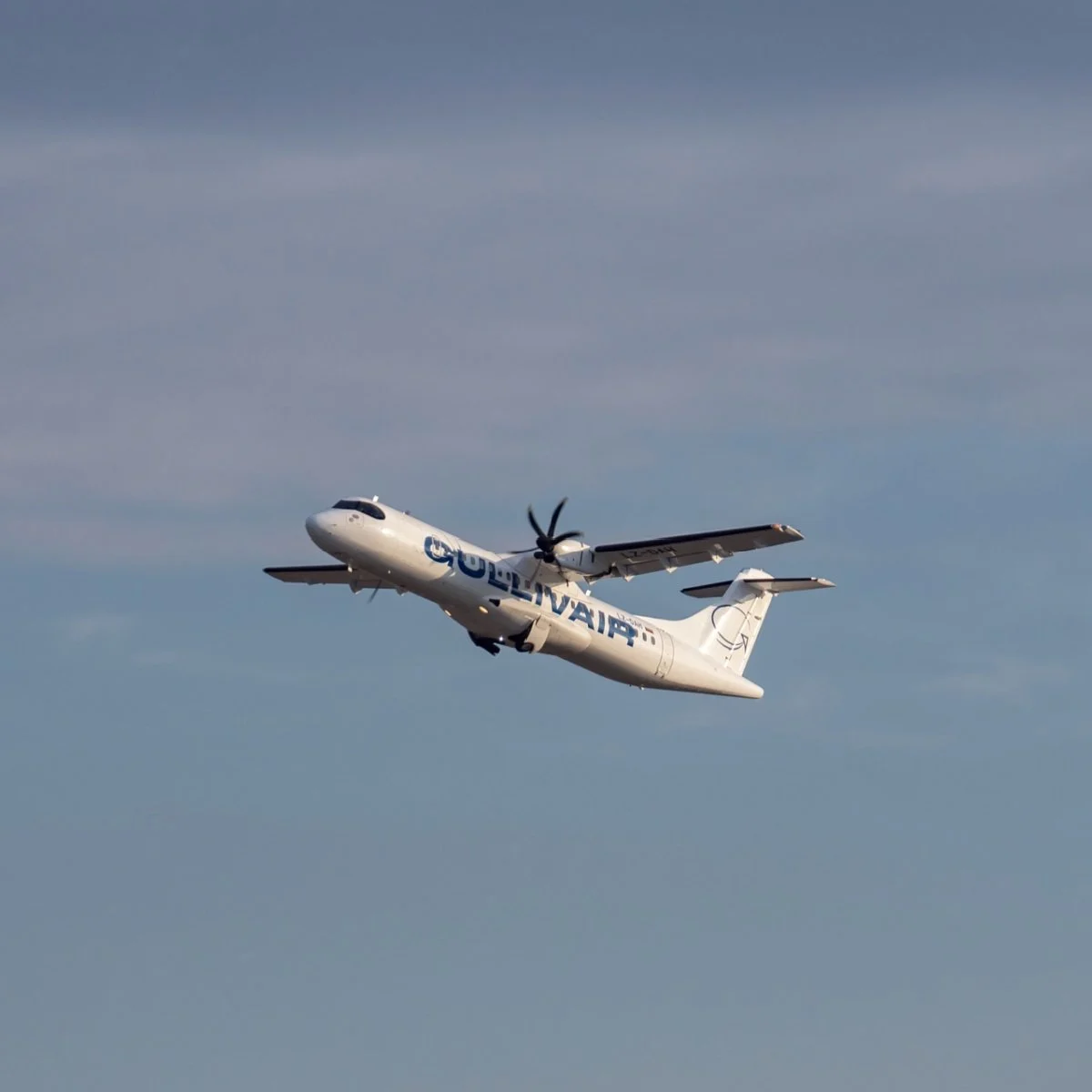 GullivAir plane flying