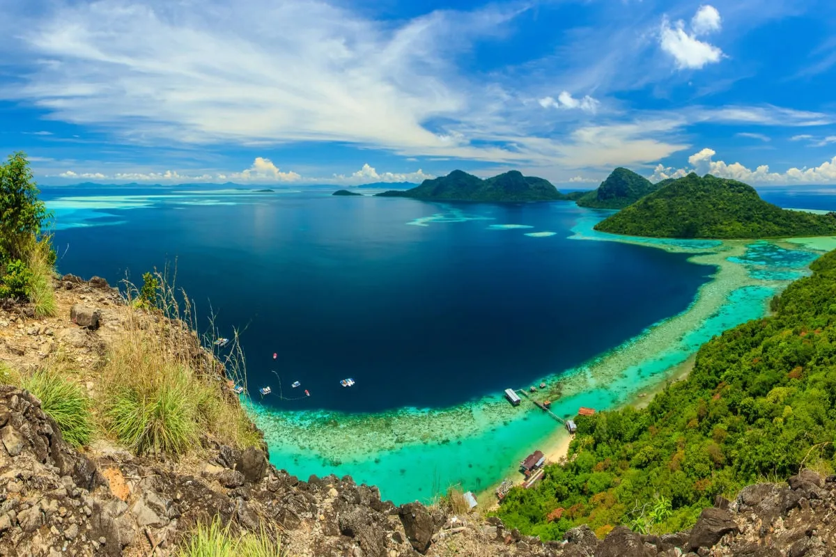 马来西亚沙巴超凡脱俗的蓝色海水