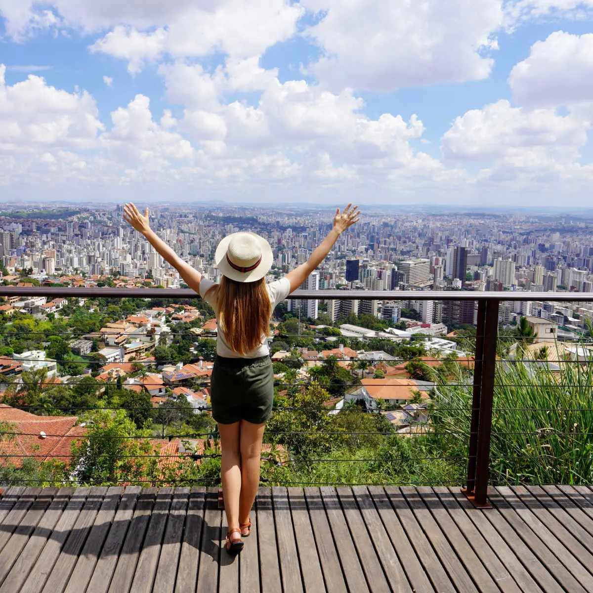 Tourist posing in front of Belo Horizonte's sprawling skyline