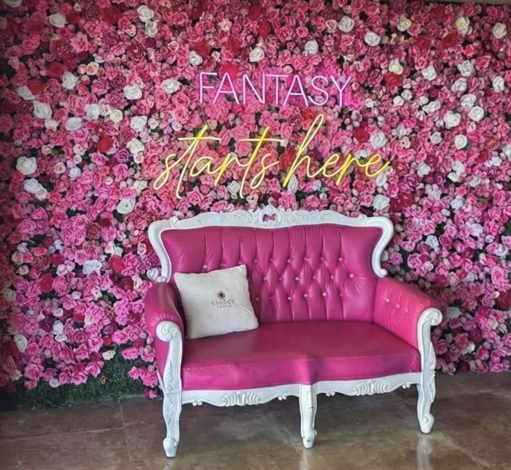 Sandos Cancun Entrance photo op