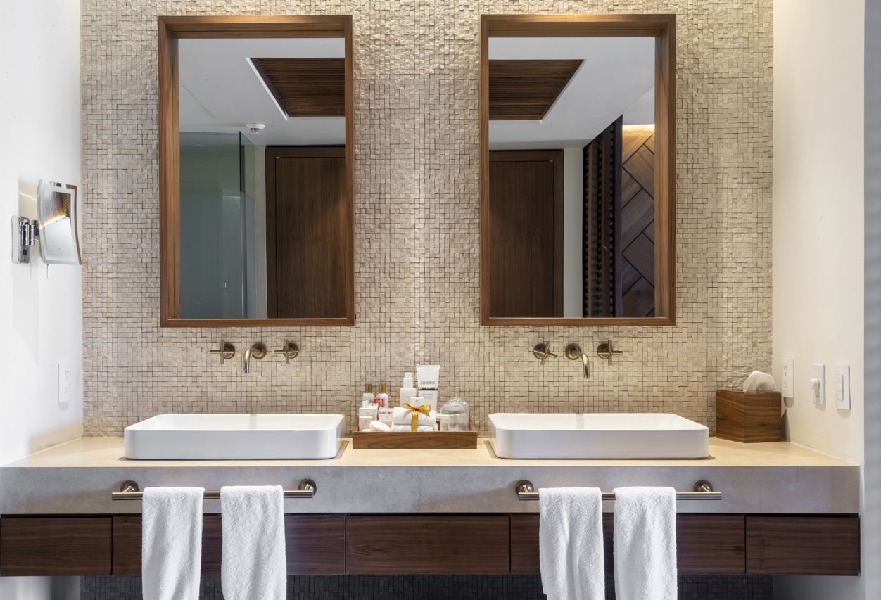 The-Great-Cancun-Teeth-Brushing-Debate-Can-You-Actually-Use-Tap-Water