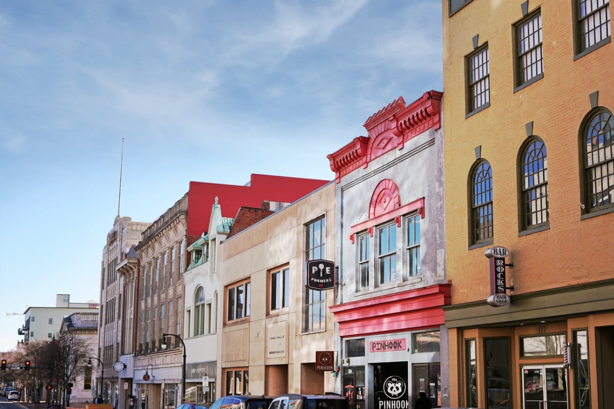 These 4 Southern Cities Feel Like Memphis & Are Much Safer To Visit