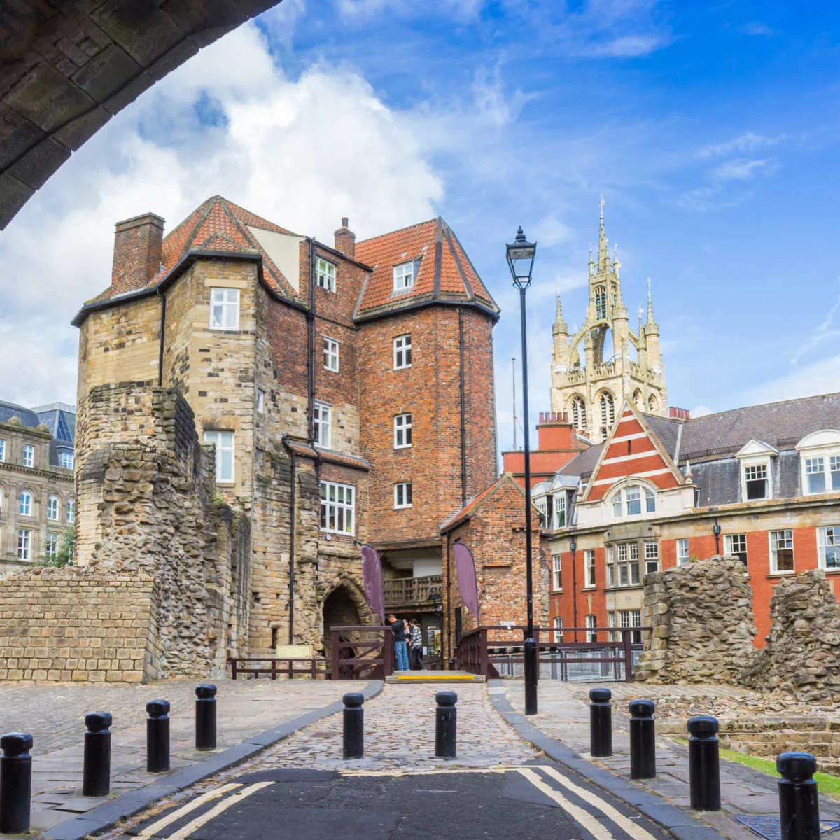 Cobblestoned street leading to the castle of Newcastle upon Tyne