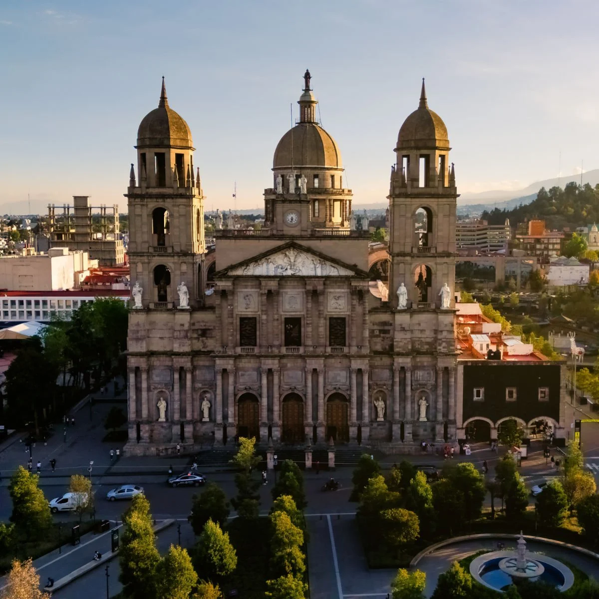 মেক্সিকোর টোলুকা শহরের কেন্দ্রস্থলে ক্যাথেড্রাল