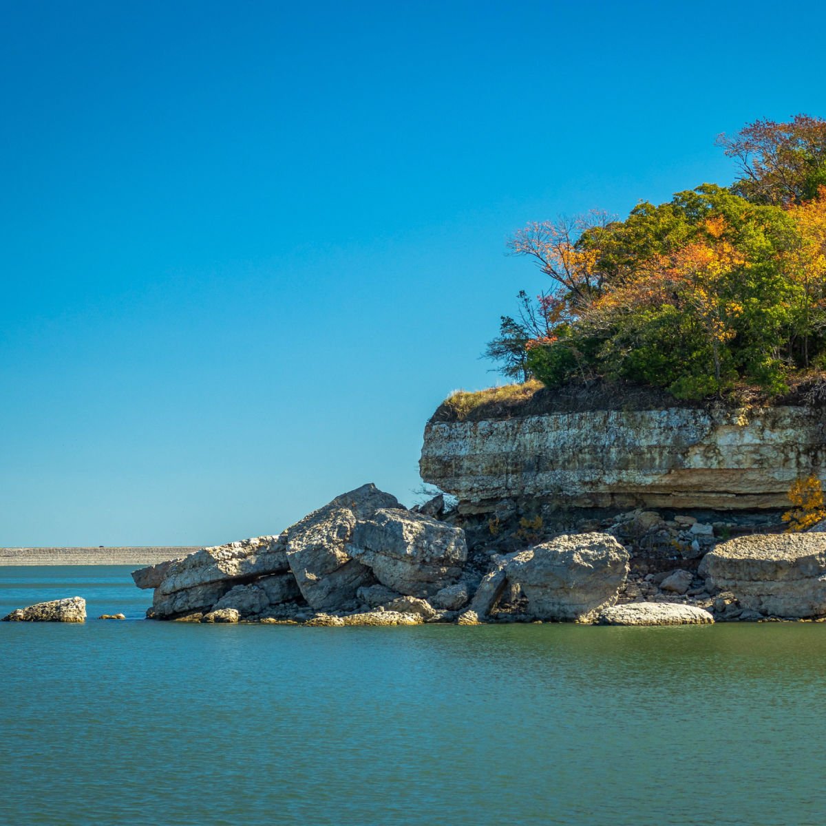 Cliff side views at Lake Texoma