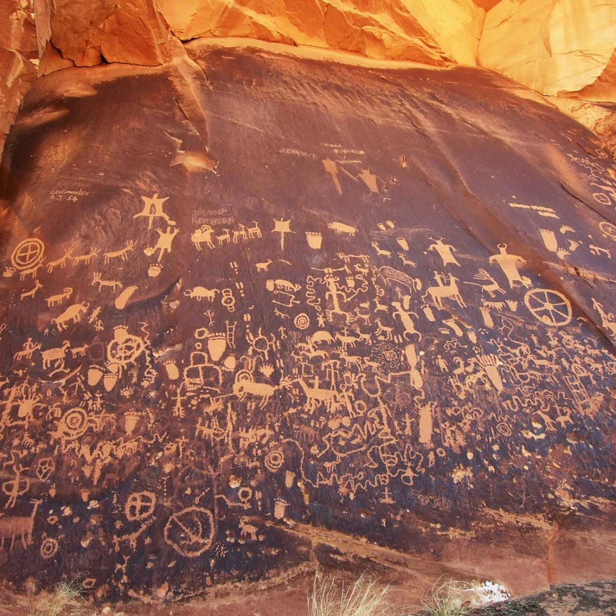 Indian petroglyphs at Newspaper Rock in Moab