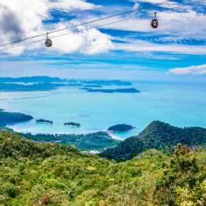 兰卡威岛，马来西亚碧绿海水和雄伟悬崖的隐藏宝石