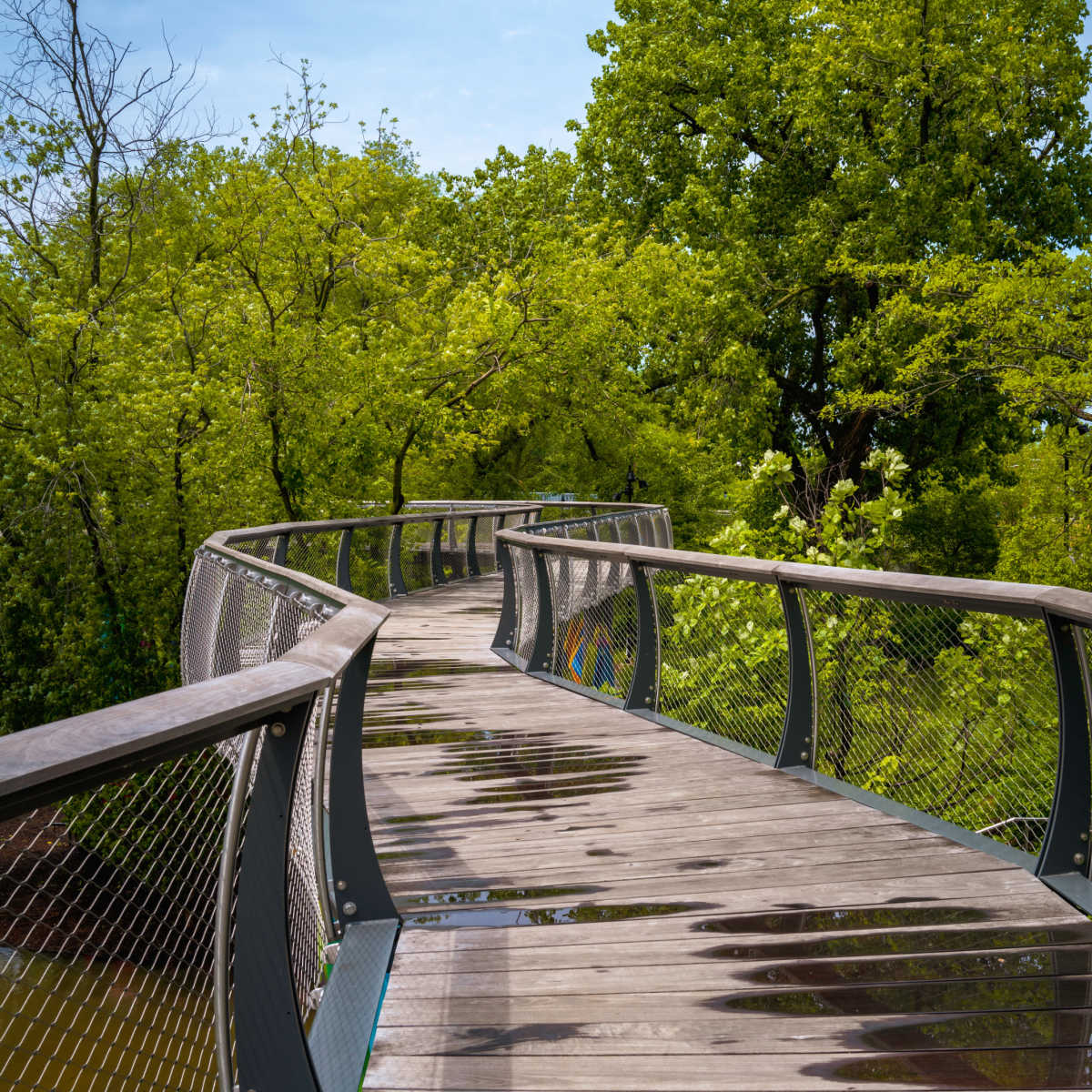 ফোর্ট ওয়েনে সেন্ট মেরিস নদীর উপর প্রমনেড পার্ক, IN