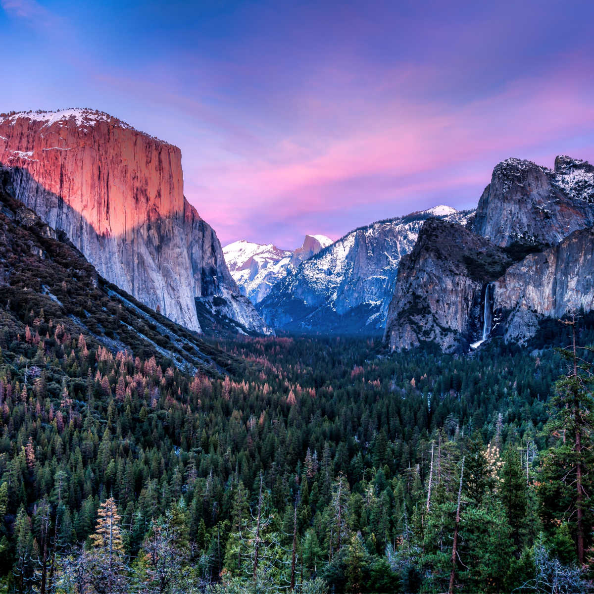 Valley view of Yosemite at dusk