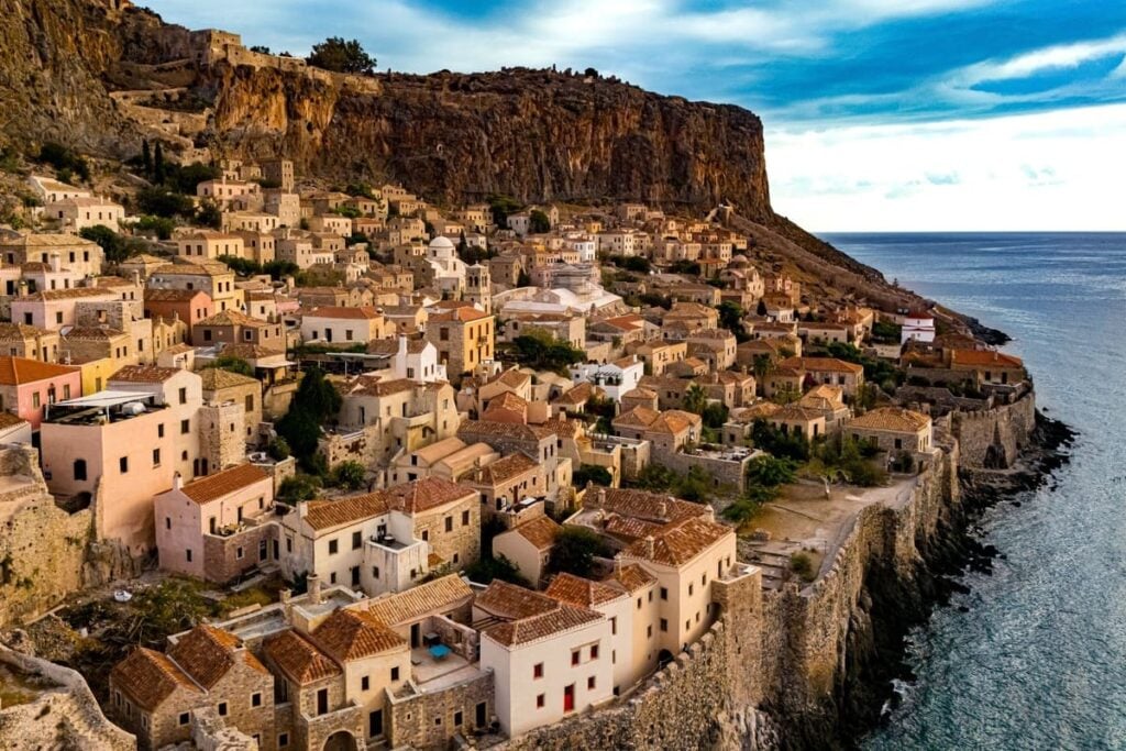 5 Destinations In Greece Everyone Should Visit At Least Once