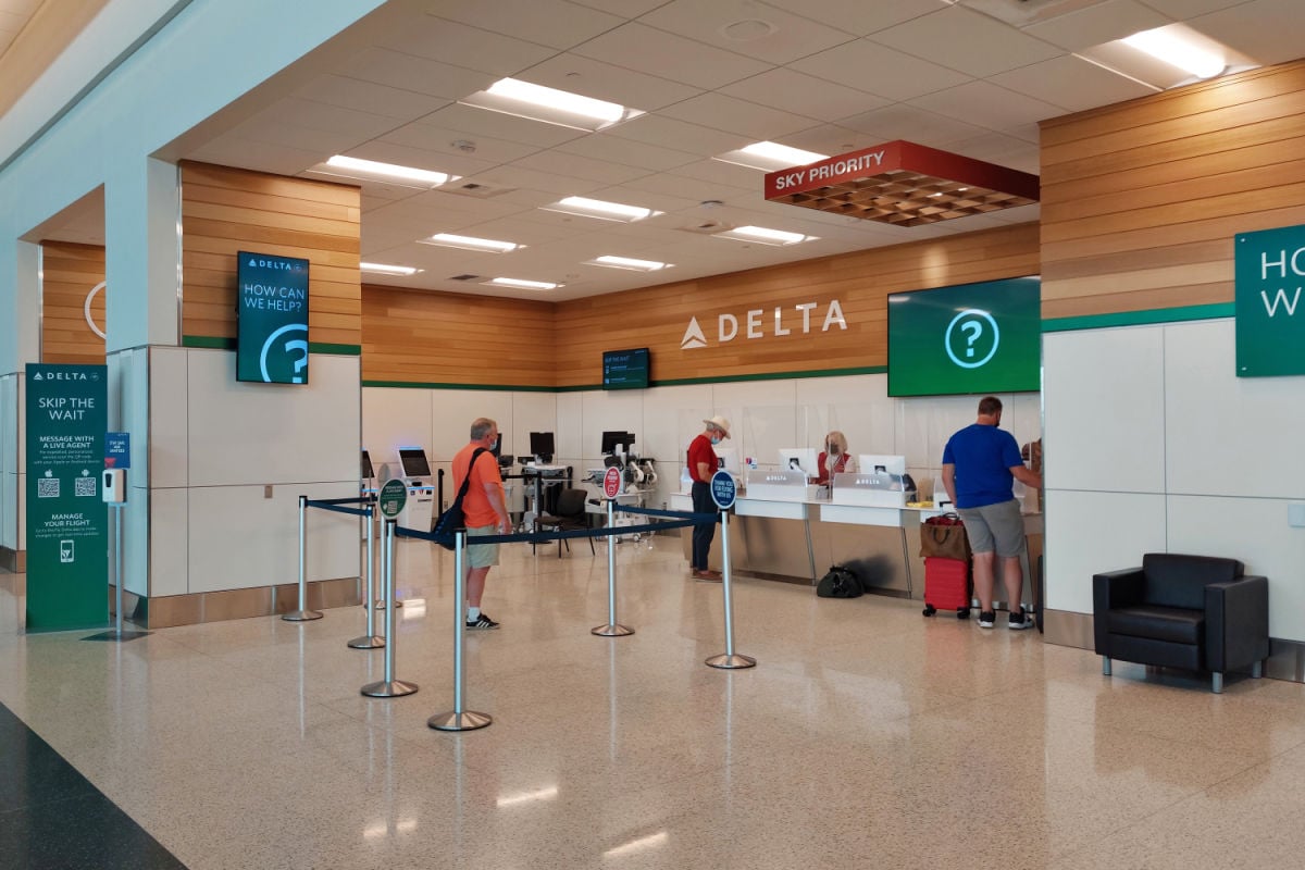 Delta Airline Service Counter for help
