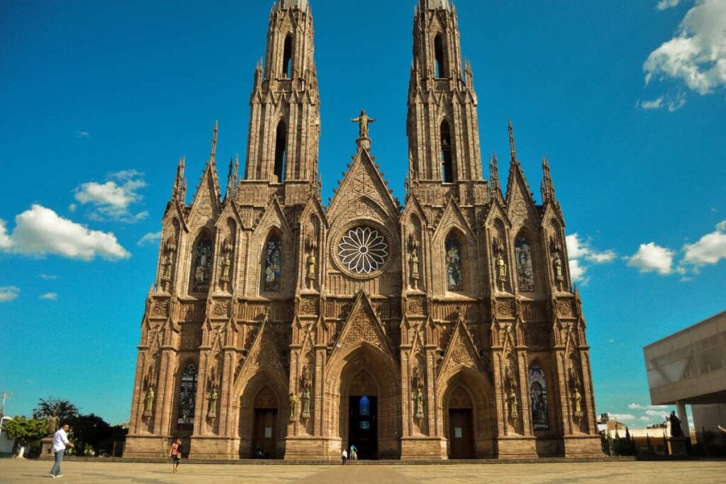 This Secret Colonial City In Mexico Has Cheap Prices & Beautiful Buildings